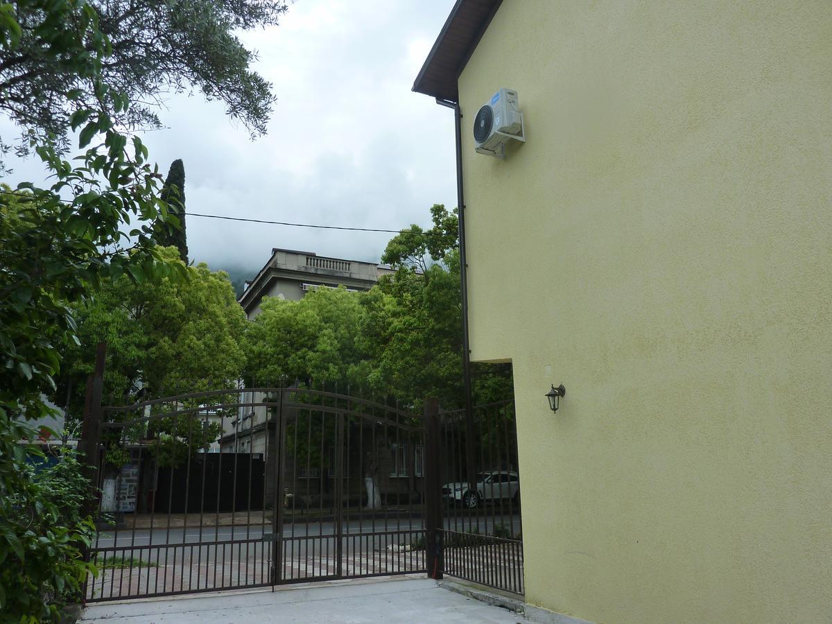 Guest House Letto Gagra Exterior photo